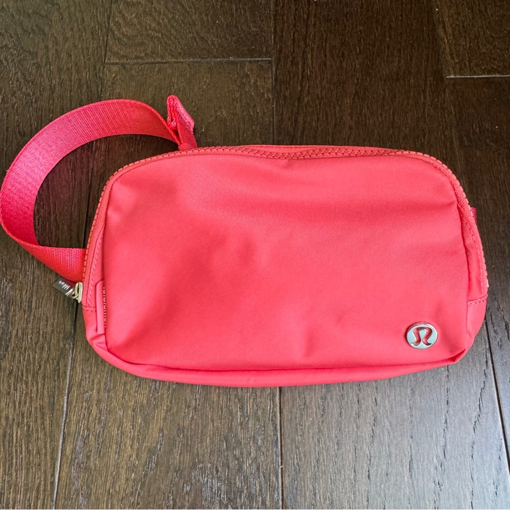 Lululemon Everywhere Belt Bag 1L Pale Raspberry